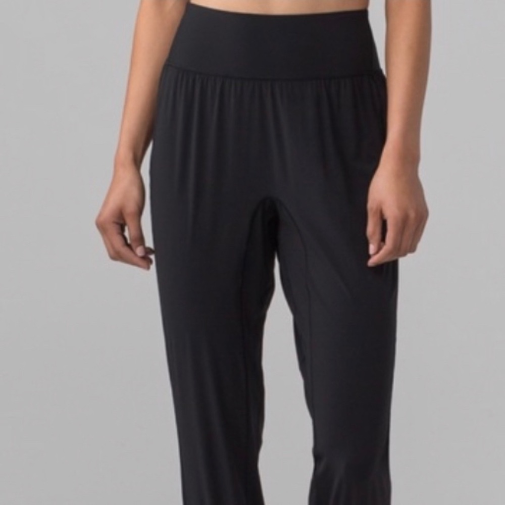 Lululemon Wunder Under Joggers